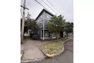11911 SE Ash St, Portland, OR 97216 - Photo 3