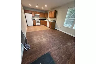 11911 SE Ash St, Portland, OR 97216 - Photo 9