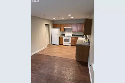 11911 SE Ash St #10, Portland, OR 97216 - Photo 7