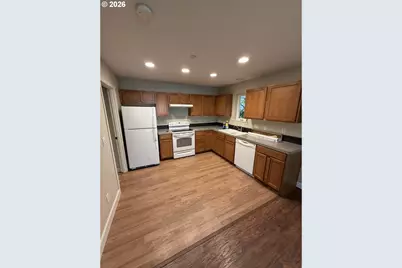 11911 SE Ash St #10, Portland, OR 97216 - Photo 11