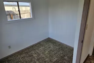 142 S Comstock Ave, Sutherlin, OR 97479 - Photo 9