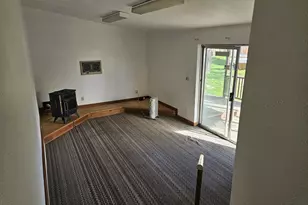 142 S Comstock Ave, Sutherlin, OR 97479 - Photo 5