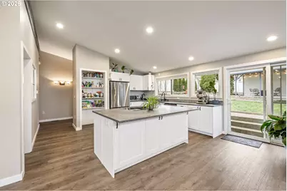 1215 NE 157th Ave, Portland, OR 97230 - Photo 11