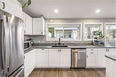 1215 NE 157th Ave, Portland, OR 97230 - Photo 9