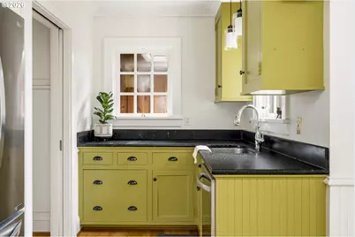 8219 SW 56th Ave, Portland, OR 97219 - Photo 17