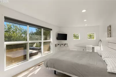 444 NW Hermosa Blvd, Portland, OR 97210 - Photo 25