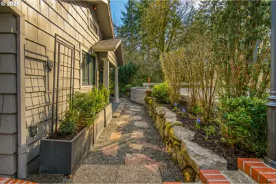 2666 SW Brae Mar Ct, Portland, OR 97201 - Photo 3