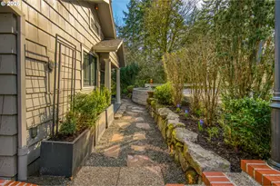 2666 SW Brae Mar Ct, Portland, OR 97201 - Photo 3