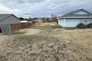 70 NE Alora Dr, Hermiston, OR 97838 - Photo 3