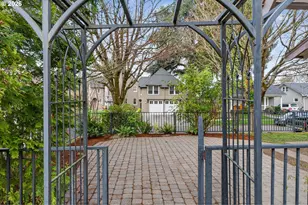 2311 NE Regents Dr, Portland, OR 97212 - Photo 43