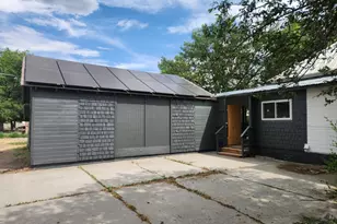 82 NW 3rd St, Ontario, OR 97914 - Photo 3