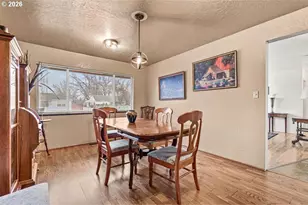 925 Winchester Ave, Medford, OR 97501 - Photo 11