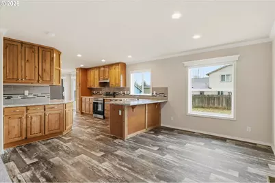 601 Helton St, Castle Rock, WA 98611 - Photo 9