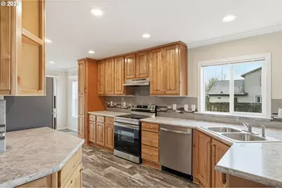 601 Helton St, Castle Rock, WA 98611 - Photo 11