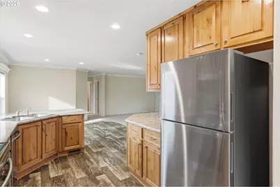 601 Helton St, Castle Rock, WA 98611 - Photo 13