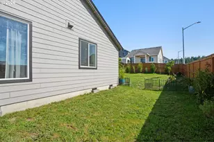 812 NE Trillium Dr, Estacada, OR 97023 - Photo 29