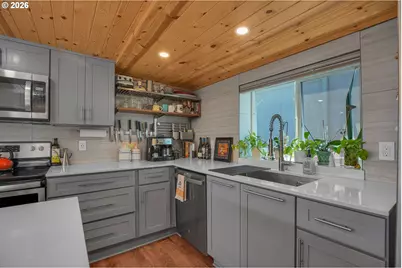 1633 N Jantzen Ave, Portland, OR 97217 - Photo 11