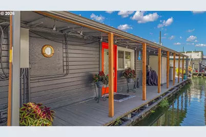 1633 N Jantzen Ave, Portland, OR 97217 - Photo 1