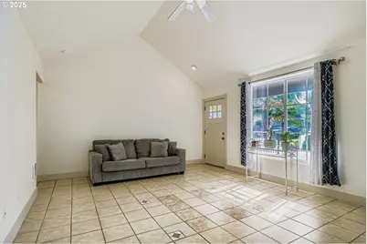 1215 Del Sol Ct, Woodburn, OR 97071 - Photo 7