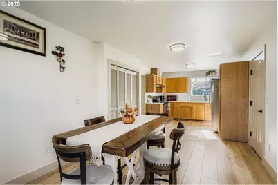 1215 Del Sol Ct, Woodburn, OR 97071 - Photo 9