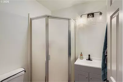 1215 Del Sol Ct, Woodburn, OR 97071 - Photo 21