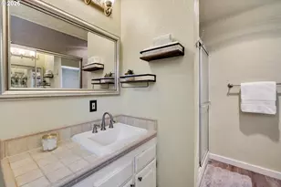 1041 Cannon Dr, Hood River, OR 97031 - Photo 19