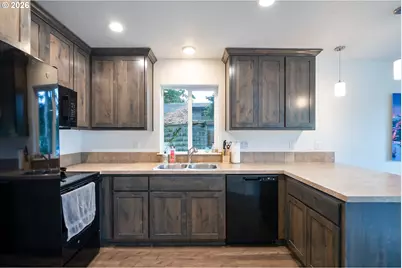 2213 10th St, Tillamook, OR 97141 - Photo 11