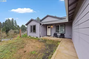 320 Providence Dr, Reedsport, OR 97467 - Photo 3