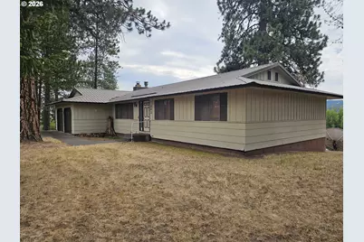 202 E Despain St, Ukiah, OR 97880 - Photo 3