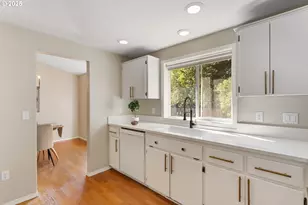 17239 Rebecca Ln, Lake Oswego, OR 97035 - Photo 9