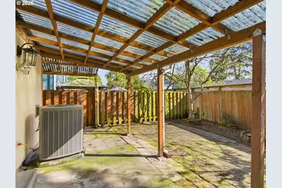 9606 N Clarendon Ave, Portland, OR 97203 - Photo 37