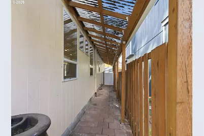 9606 N Clarendon Ave, Portland, OR 97203 - Photo 39