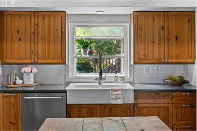 216 S Iowa St, Portland, OR 97239 - Photo 21