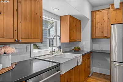 216 S Iowa St, Portland, OR 97239 - Photo 17
