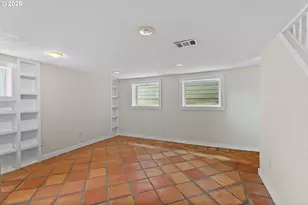 216 S Iowa St, Portland, OR 97239 - Photo 39