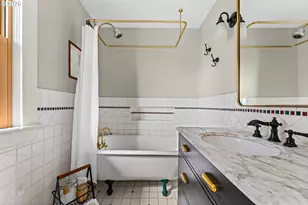 216 S Iowa St, Portland, OR 97239 - Photo 29