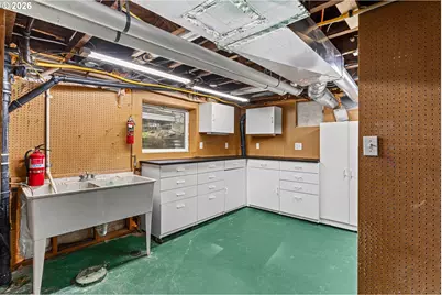 216 S Iowa St, Portland, OR 97239 - Photo 43