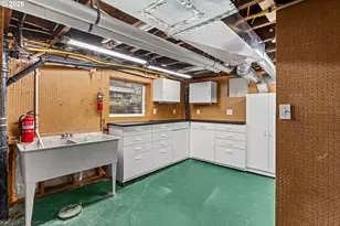 216 S Iowa St, Portland, OR 97239 - Photo 43