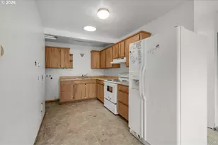 2360 Redwood Ave, Grants Pass, OR 97527 - Photo 5