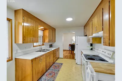 2207 Oregon Ct, Woodburn, OR 97071 - Photo 9