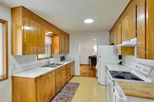 2207 Oregon Ct, Woodburn, OR 97071 - Photo 9