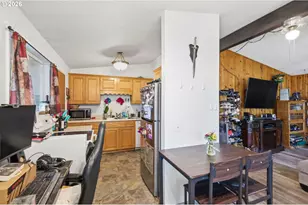 1604 E Taylor Ave, Cottage Grove, OR 97424 - Photo 11