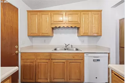 1604 E Taylor Ave, Cottage Grove, OR 97424 - Photo 15