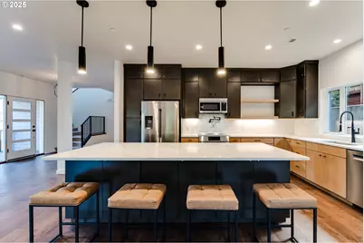 2240 W 25th Pl, Eugene, OR 97405 - Photo 9