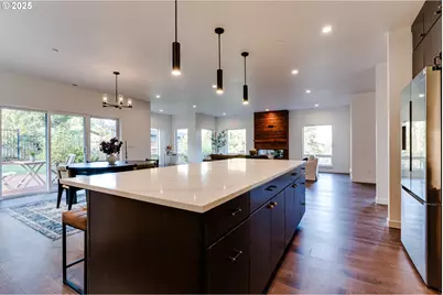 2240 W 25th Pl, Eugene, OR 97405 - Photo 11