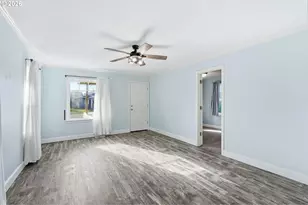 5431 SE Flavel St, Portland, OR 97206 - Photo 9