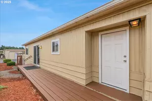 11768 SW Royal Villa Dr, Tigard, OR 97224 - Photo 5