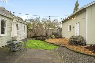 246 NW Freeman Ave, Hillsboro, OR 97124 - Photo 37