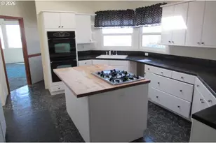 29820 Mary St, Gold Beach, OR 97444 - Photo 3