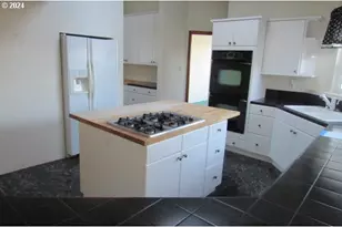 29820 Mary St, Gold Beach, OR 97444 - Photo 5